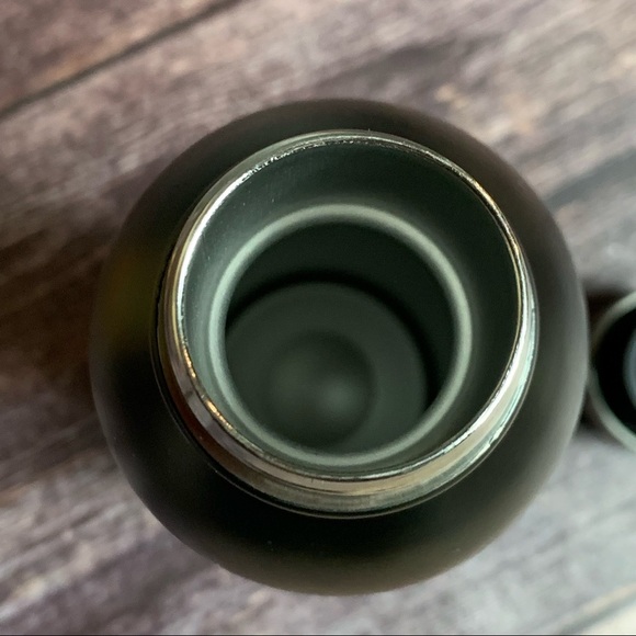 Room Essentials ~ 17oz Stainless Steel Water Bottle Black - Picture 6 of 7